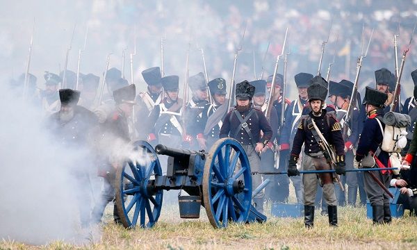 Tham khảo chiến lược tấn công sườn và trận Waterloo trong marketing